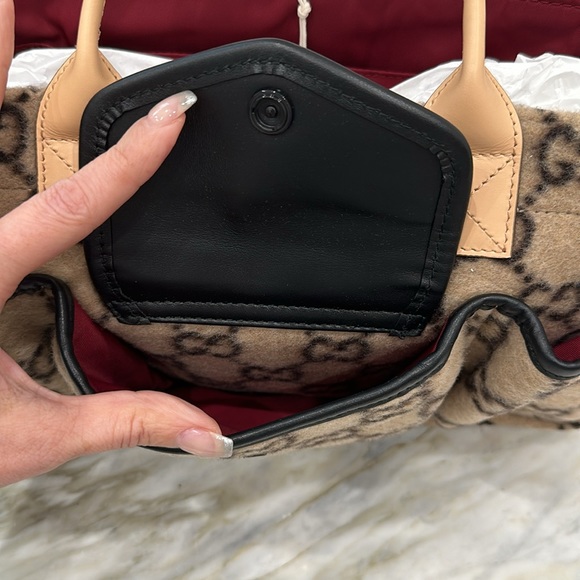 GUCCI MINI DIAPER BAG IN WOOL BLACK/TAUPE *AUTHENTIC* - Picture 2 of 10